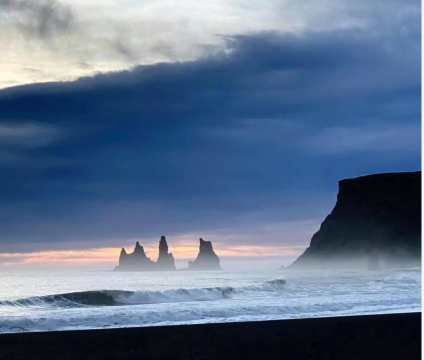 Full-day sightseeing tour of the golden circle, geysir and volcano crater in Reykjavik, Iceland [Chi