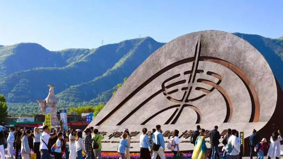 Xi'an emperor Qinshihuang's mausoleum site museum (terracotta warriors) English-speaking group tour - includes tickets, lunch, round-trip bus and English-speaking guide