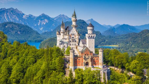 Neuschwanstein Castle + Linderhof Palace + Oberammergau one-day tour in Germany