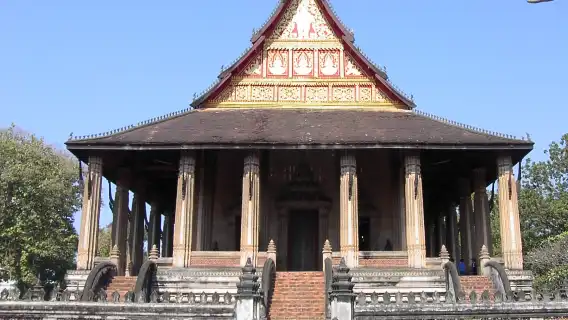 ปั่นจักรยานครึ่งวันบนถนนเวียงจันทน์