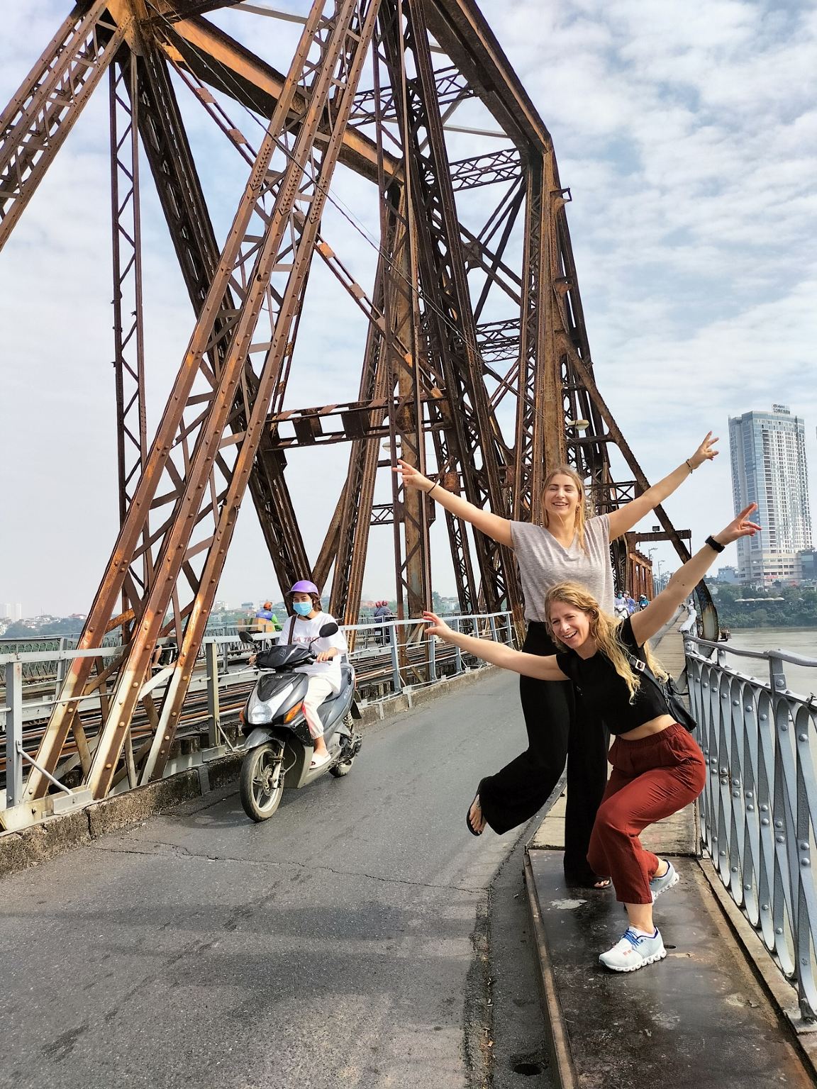 Esperienze uniche: Tour privato in moto alla scoperta di Hanoi di mezza giornata