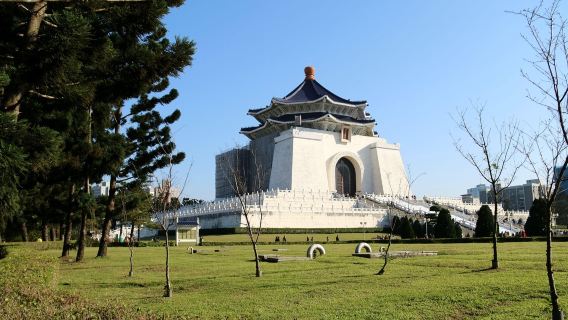 Excursión de un día de 8 horas con servicio de coche privado con conductor al Museo del Palacio de Taipéi y Yangmingshan: itinerario personalizado (salida desde Taipéi)