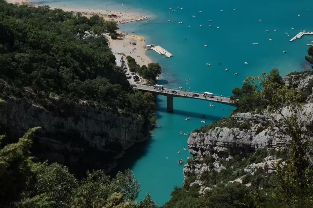 韋爾東大峽谷-陶瓷小鎮-弗雷瑞斯-德拉吉尼昂【南法包車】