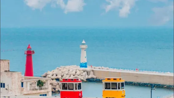 Busan Tower + Haedong Yonggung Temple + Haeundae Blue Line + Lotte World 1-day tour with Chinese-speaking guide