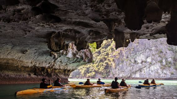อ่าวฮาลอง - ทัวร์วันอ่าวลานฮาจากฮานอย - พายเรือคายัค ว่ายน้ำ สไลเดอร์ที่มรดกโลกยูเนสโก