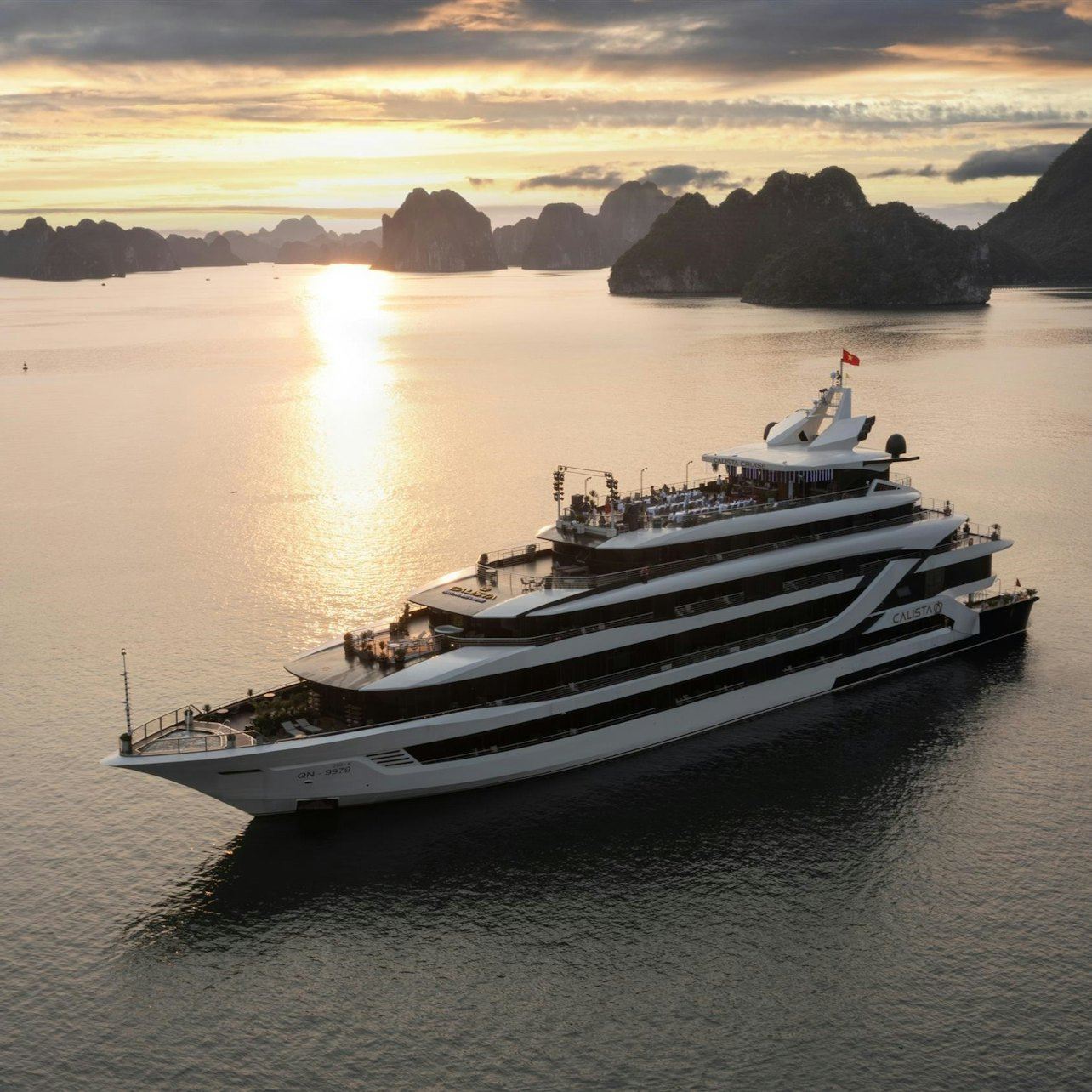 Baia di Ha Long: crociera Calista 5 stelle 2 giorni e 1 notte + Sung Sot e Ti Top + trasferimento facoltativo