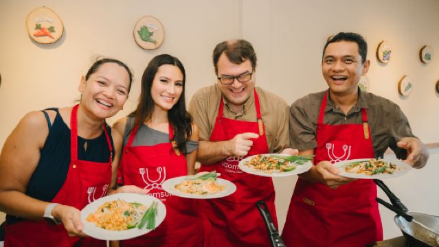 Bangkok Udomsuk Cooking Class with local market tour