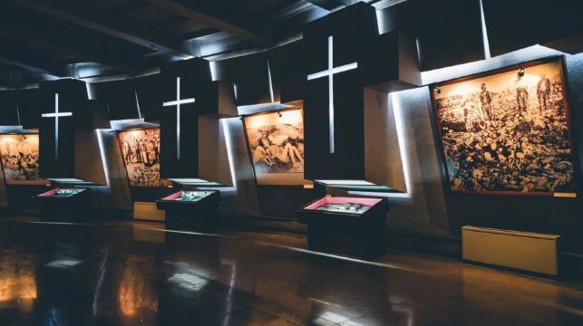 亞美尼亞種族滅絕紀念館+塞凡湖+埃裏溫階梯包車一日遊