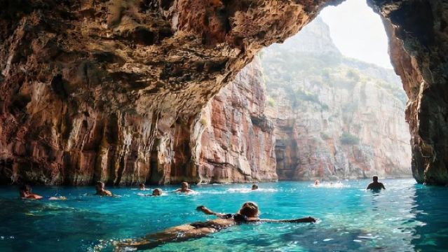 Котор: Голубая пещера (№1 в рейтинге), Секретные туннели и Леди Скал.