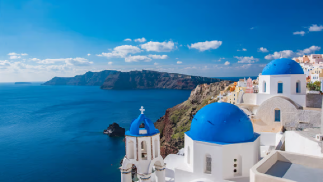 Santorini Half-Day Tour to Oia/Fira Blue Dome/18-Person Group/Hotel Pickup