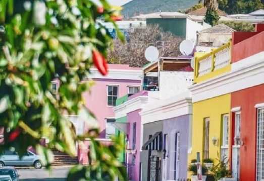 1-day tour of Cape Town, Bo-Kaap, V&A Waterfront, Castle of Good Hope and church (itinerary adjustable)