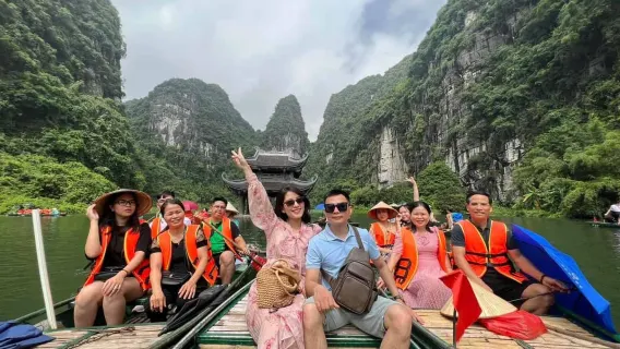 Luksus Ninh Binh Dagstur: Hoa Lu Historiske Hovedstad, Trang An Bådtur & Buffetfrokost