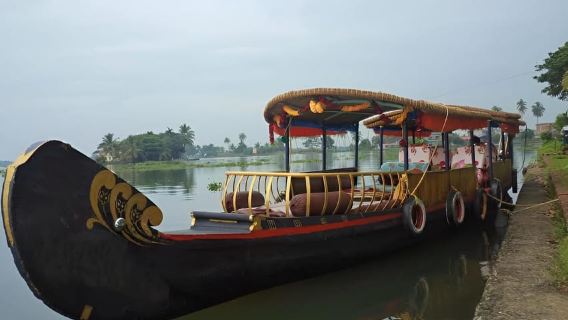 Kerala: Alappuzha River Cruise with Village Walk