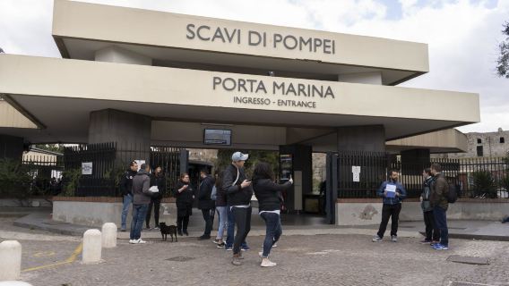 Pompeii small group tour with an archaeologist - tickets included