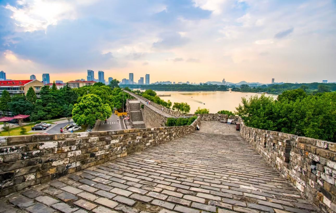 Nanjing|Liuhe District live guide/business translation/guide/local guide services available in Chinese! English! Russian! French! Other languages upon inquiry before booking, matched according to your needs