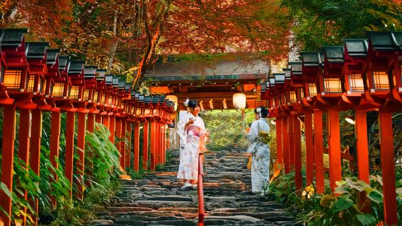大阪+京都小團一日遊丨紅葉秘境巡禮琉璃光院·三千院·貴船神社