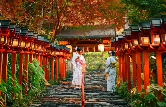 大阪+京都小團一日遊丨紅葉秘境巡禮琉璃光院·三千院·貴船神社