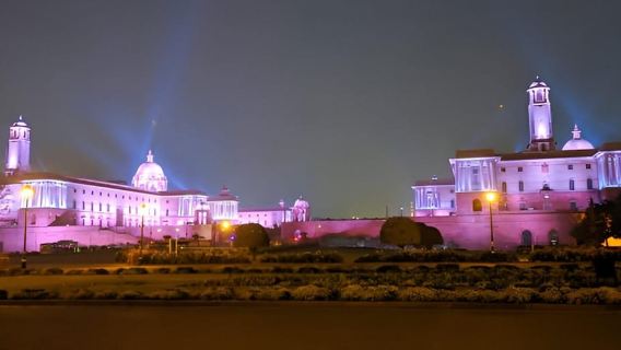 Delhi: Recorrido privado nocturno por la ciudad con traslados y comida