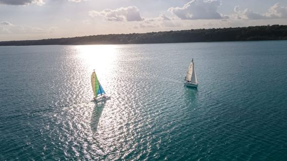 巴卡拉爾（Bacalar）：帶導遊的團體帆船之旅