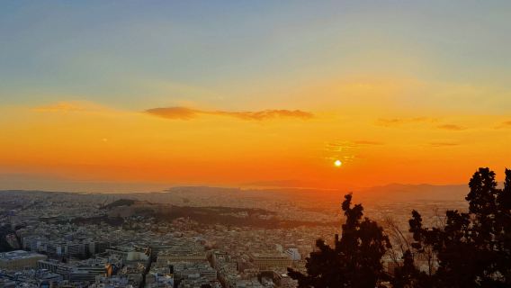 layanan reservasi restoran Orizontes Lycabettuss di Athena, Yunani.