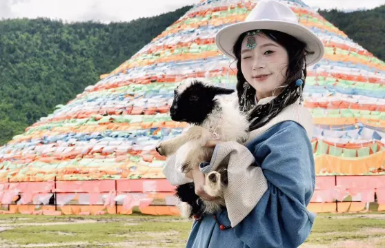 【新疆一站式旅拍 適合家庭/情侶/朋友】專業攝影+豪華包車+地道翻譯全包|專屬機位航拍|日均出片50+張