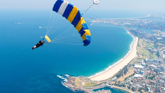 กระโดดร่ม พร้อมชมวิวทะเลในนิวคาสเซิล ซิดนีย์ ออสเตรเลีย