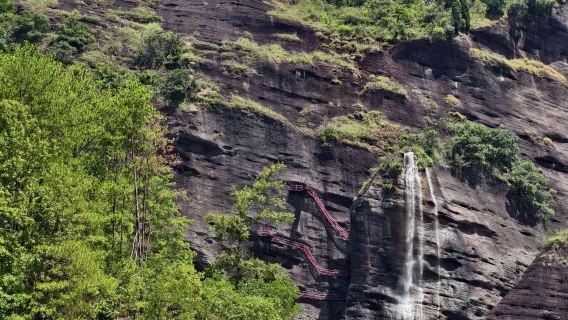 Fujian Longyan 1-day tour: Guanzhai Mountain + Zhu'an Village + The ancient town of Changting + Gutian Conference (English service available)