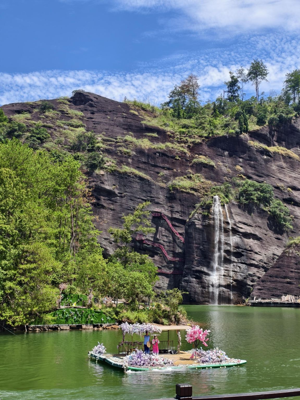 Fujian Longyan 1-Day Tour: Guanzhai Mountain + Zhu'an Village + The Ancient Town of Changting + Gutian Conference Site (Bilingual Service in Chinese and English)