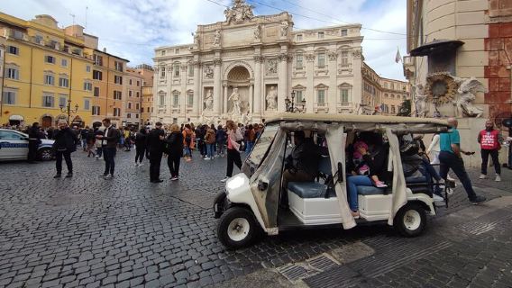 Descubre Roma en carrito de golf: Tour privado