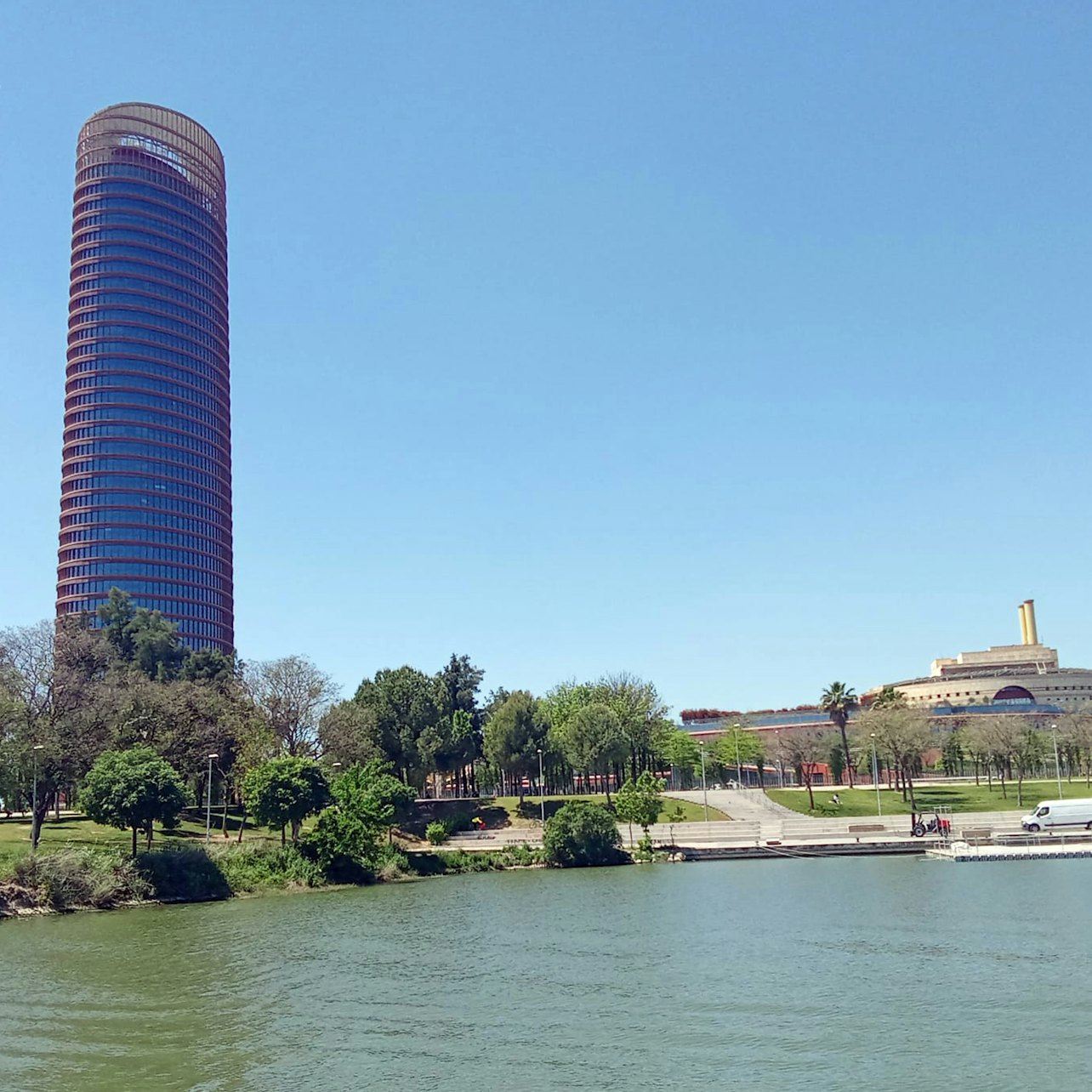 เซบียา: ล่องเรือ + อาหารกลางวันหรืออาหารเย็น 5 คอร์ส + เครื่องดื่มไม่อั้น