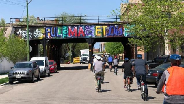 Chicago: Westside Food Tasting Bike Tour with Guide