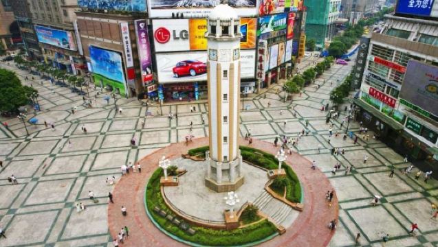 ทัวร์ 1 วันเหมารถชมวิวคลาสสิกฉงชิ่ง หงหยาต้ง อนุสาวรีย์ปลดปล่อย กระเช้าลอยฟ้าแม่น้ำแยงซีเกียง สถานีรถไฟลี่จือป้า และตลาดเครื่องปั้นดินเผาฉือโข่ว