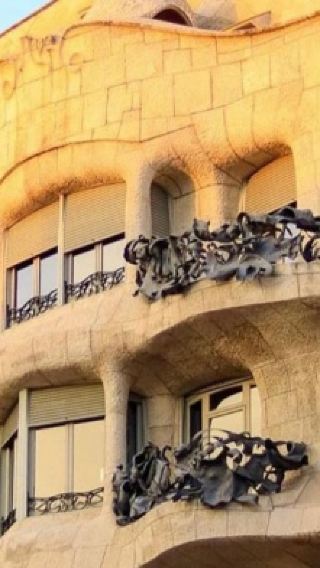 1-day tour to Sagrada Familia, La Pedrera – Casa Milà, Casa Batlló and Casa Vicens includes admission ticket and optional Chinese guide