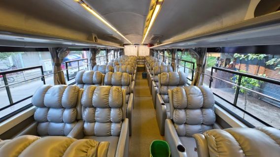 Service de bus touristique entre Katmandou et Pokhara (sièges en cuir)