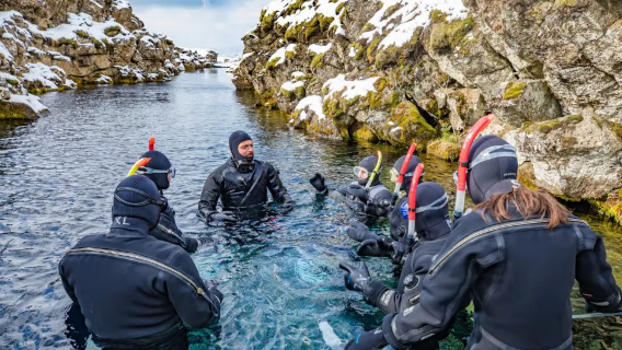 Island Silfra snorklingsupplevelse | Professionell guide + snorkelfoton + snorkelutrustning + varm choklad