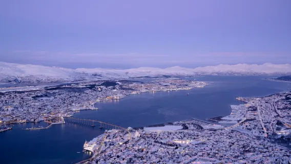 Passeio de Áudio pelos Destaques de Tromsø: Pontos Turísticos Culturais e Históricos