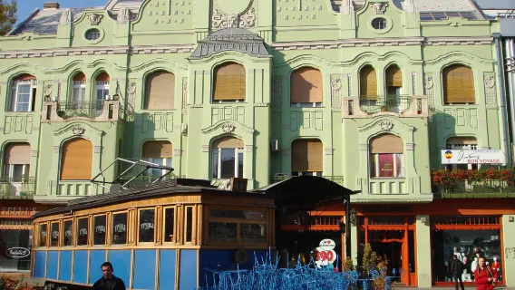 Tour audio autoguidato a piedi con telefono a Novi Sad (8 tappe, circa 2 ore)