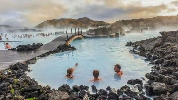 Iceland Golden Circle + Blue Lagoon hot spring day tour (small group, city pickup and drop-off, includes Blue Lagoon admission)