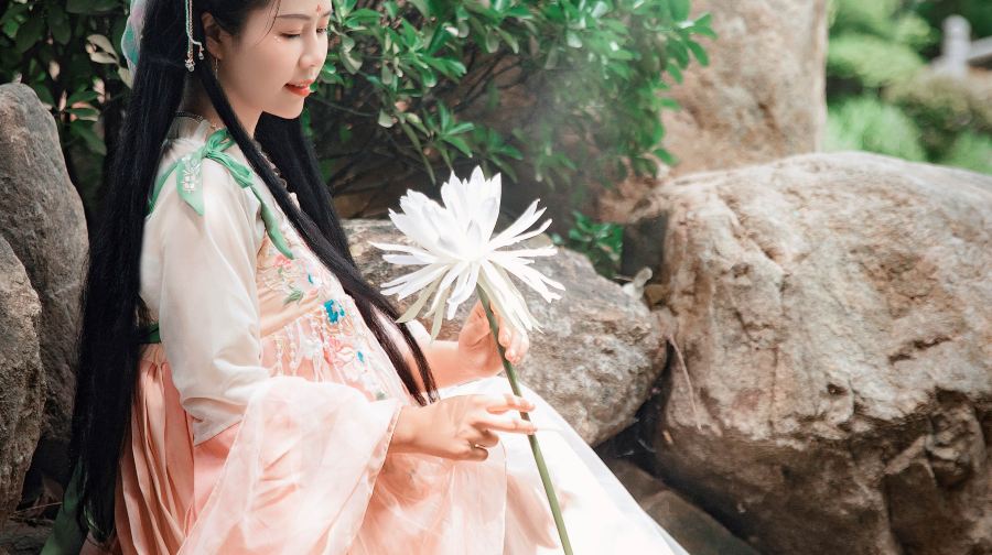 西安Trip Moments【大雁塔 精品款漢服租賃/精緻妝造/跟拍，不含門票】