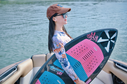 深圳大鵬七星灣尾波沖浪 深圳大梅沙尾波沖浪 廣東惠州尾波沖浪體驗 職業教練尾波沖浪教學包船出海旅遊