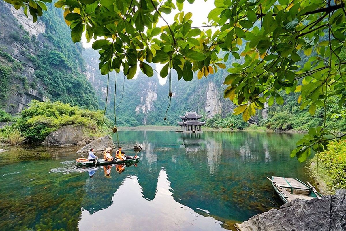 Ninh Binh Tour: Hoa Lu and Tam Coc Day Tour from Hanoi | Vietnam