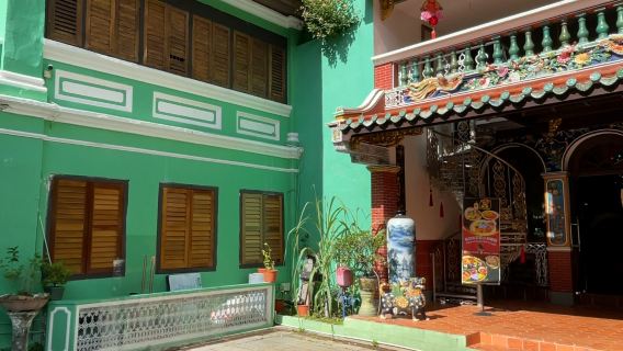 Penang Street Art + Pengkalan Weld + Pinang Peranakan Mansion + Penang Hill + Kek Lok Si Temple one-day tour