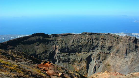 Vesuvius: Skip the line Entrance + Wine Tasting in a Vineyard