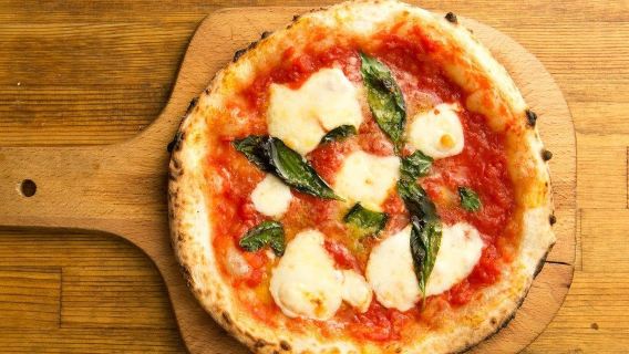 Naples: Pizza Tasting + City Center Walking Tour