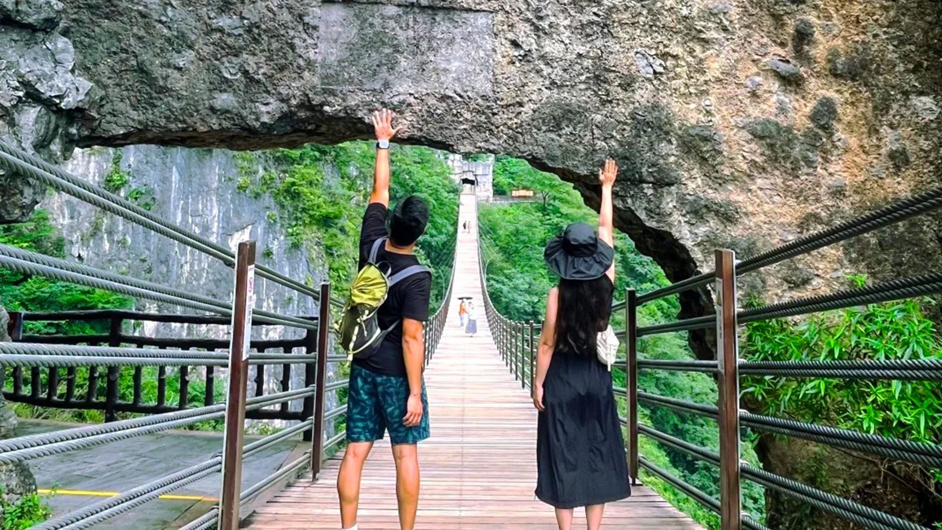 【起床後出発・8時発】816地下核プロジェクト(ガイド付き解説付き)+武陵山大裂谷