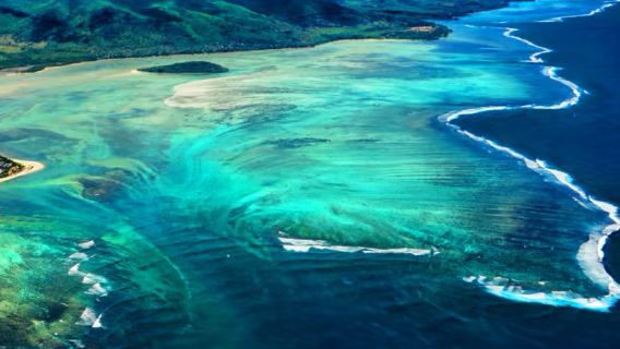 Maurice : survol en hélicoptère de la cascade sous-marine (Air Mauritius) [location privée|Covoiturage aérien