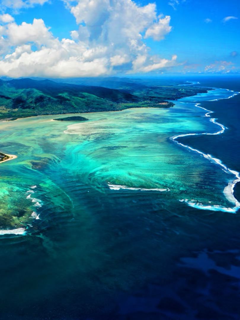 モーリシャスヘリコプターで海底滝を観光(モーリシャス航空)【チャーター便|【相乗り】