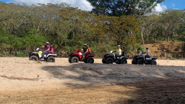 Recorrido en cuatrimoto por la jungla para dos o un solo pasajero