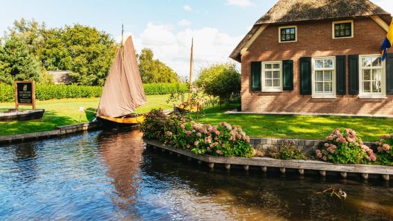 Amsterdam: Tagesausflug nach Giethoorn & Bootsfahrt mit lokalem Reiseleiter