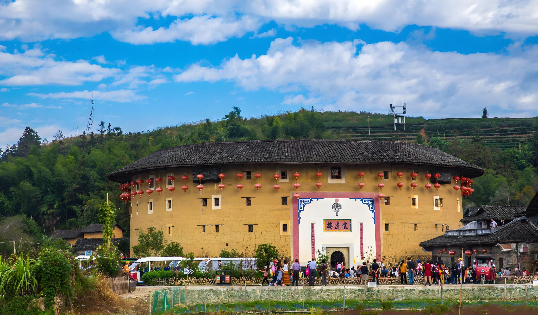 Round-trip direct bus from Xiamen city center to Yunshuiyao, including ticket. Door-to-door pick-up and drop-off service within the city center. Convenient direct access to the scenic area.